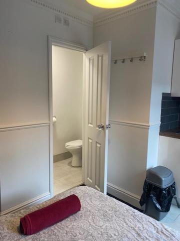 Circle Guest House Bed Only Southampton Bilik gambar